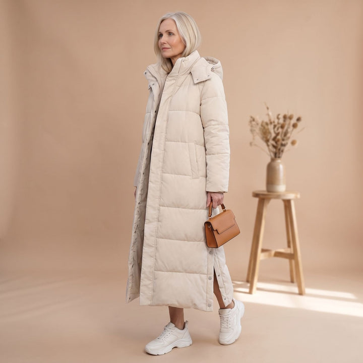 Lange Gesteppte Damen Winterjacke mit Kapuze in Beige