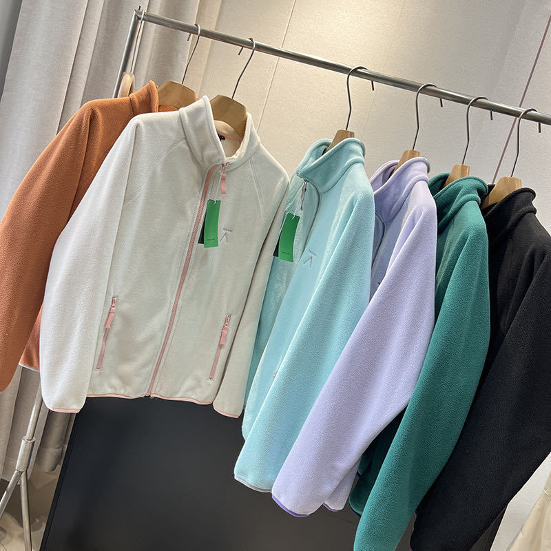 Leichte Damen Winterjacke aus Fleece mit Reißverschluss (2)