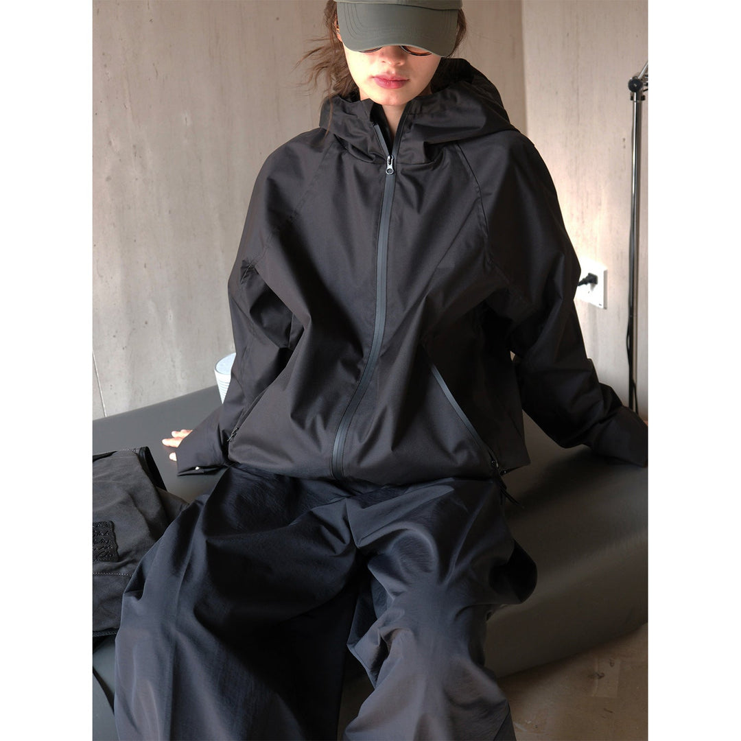 Leichte Wasserabweisende Damen Winterjacke mit Kapuze in Schwarz