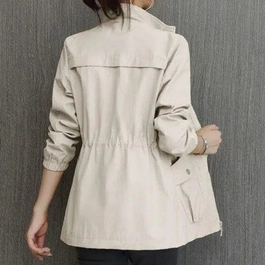 Leichte Wasserdichte Trench-Jacke für die Übergangszeit in Beige