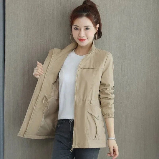 Leichte Wasserdichte Trench-Jacke für die Übergangszeit in Khaki 1