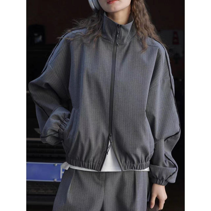Lockere Damen Winterjacke mit Nadelstreifen in Grau gestreift