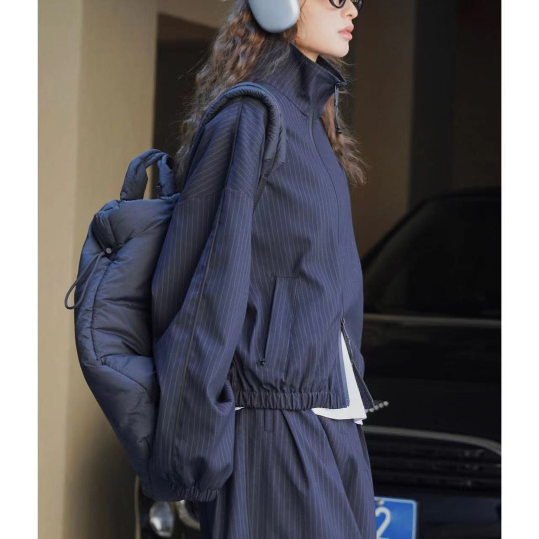 Lockere Damen Winterjacke mit Nadelstreifen in Navy gestreift