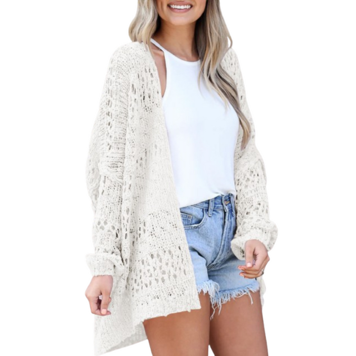 Luftige Damen Strickjacke im Boho-Stil in Weiß