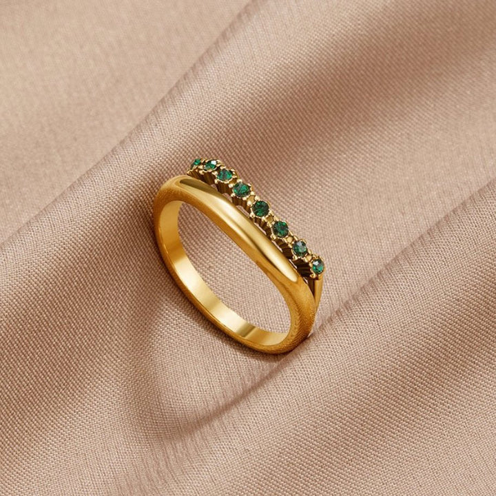 Smaragdgrüner mehrschichtiger Ring
