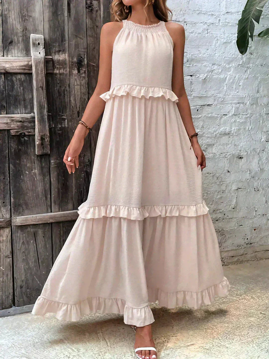 Maxikleid mit Volants & Neckholder-Ausschnitt in Beige 5