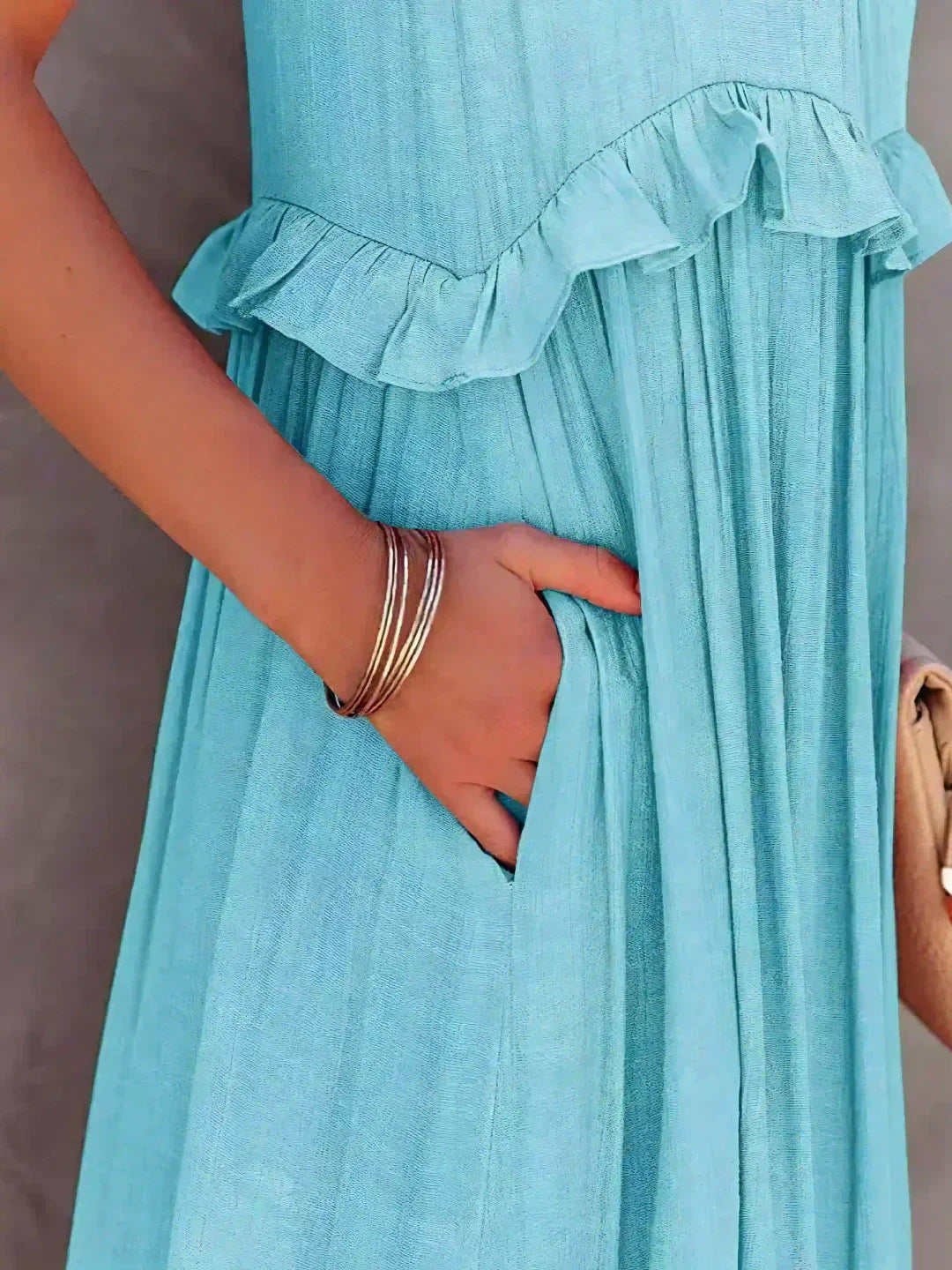 Maxikleid mit Volants & Neckholder-Ausschnitt in Hellblau 2