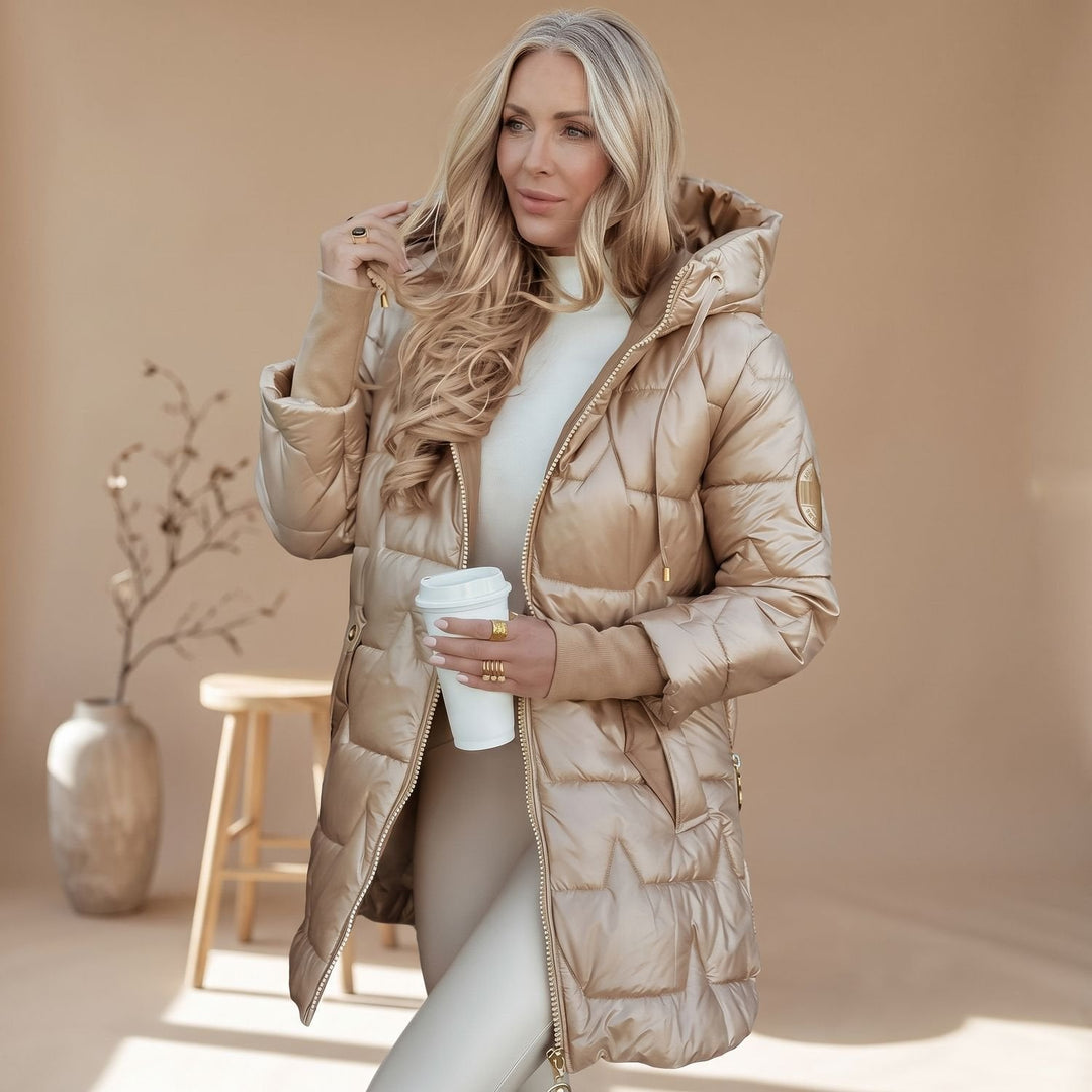 Mittellange Damen Winterjacke mit gesteppter Kapuze in Beige