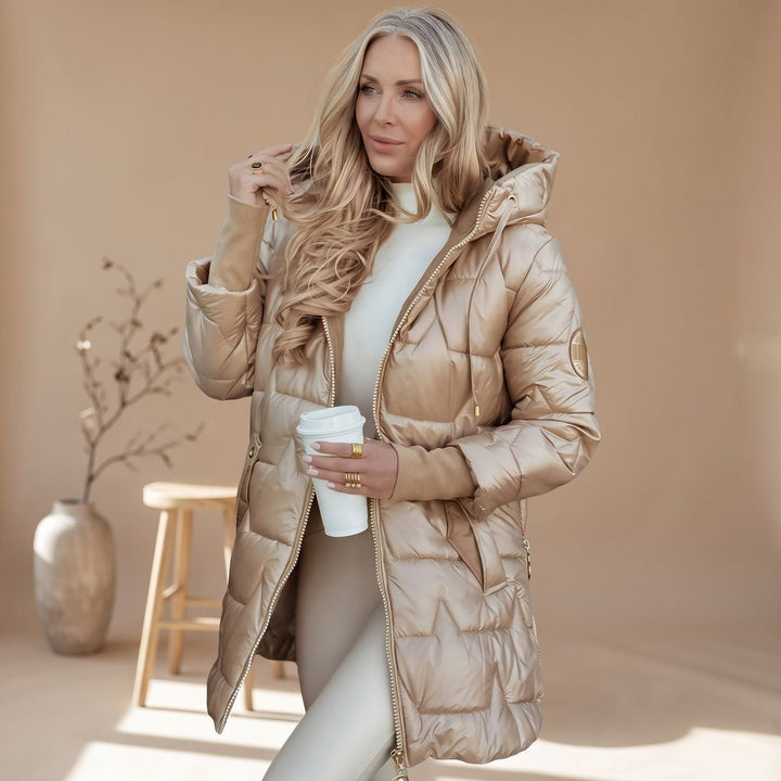 Mittellange Damen Winterjacke mit gesteppter Kapuze in Beige