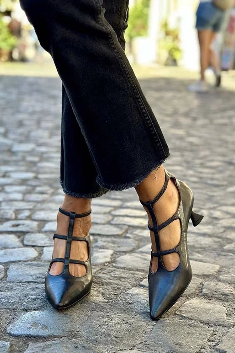 Orthopädische Pumps mit Riemen in Schwarz