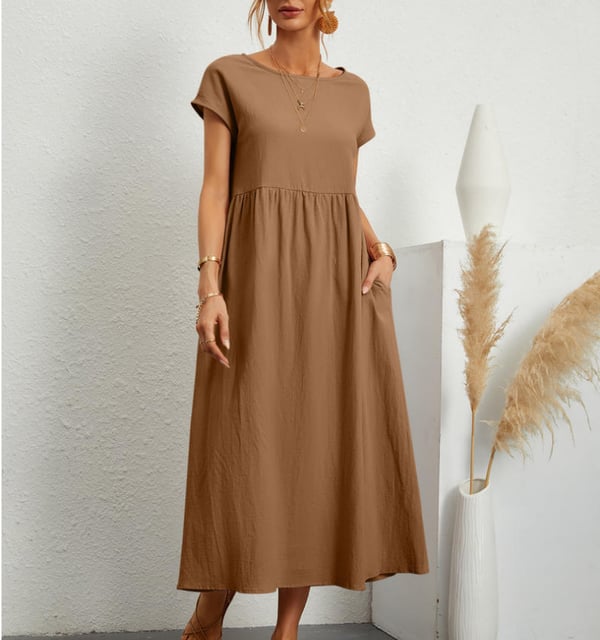 Schickes Leinenkleid für den Sommer in Braun