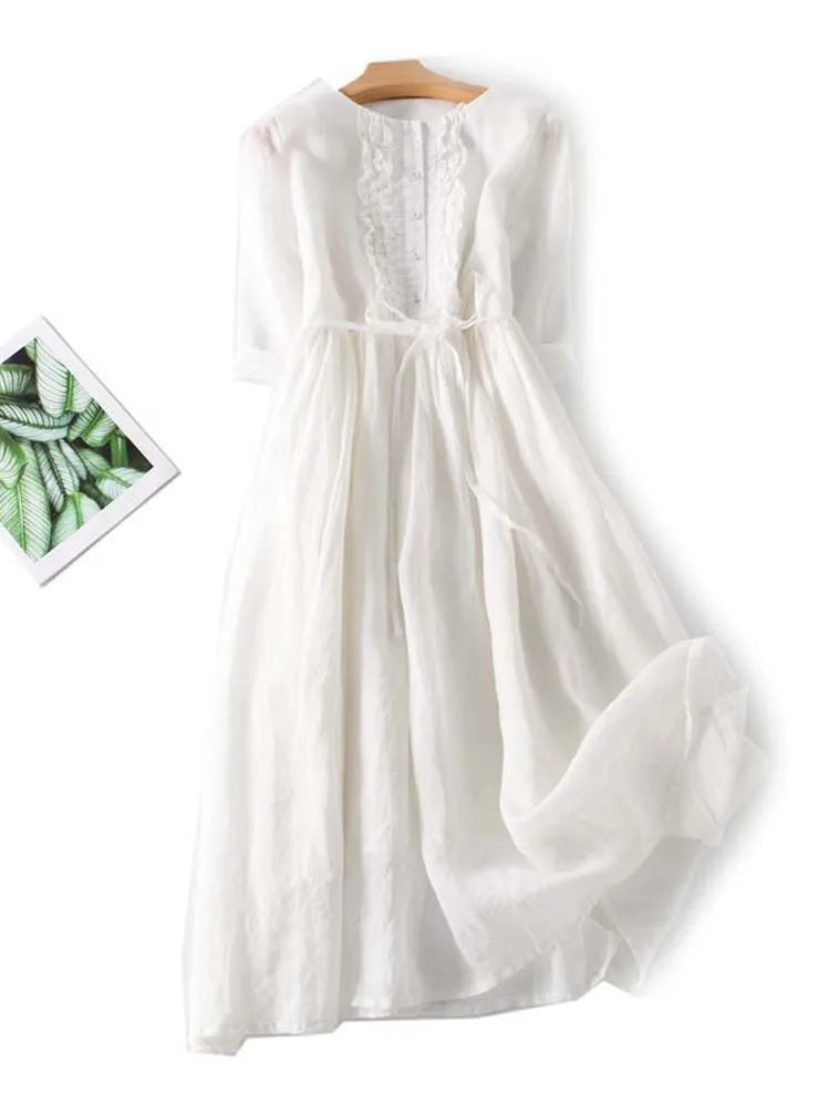 Sommerliches Leinenkleid im Boho-Stil in Weiß