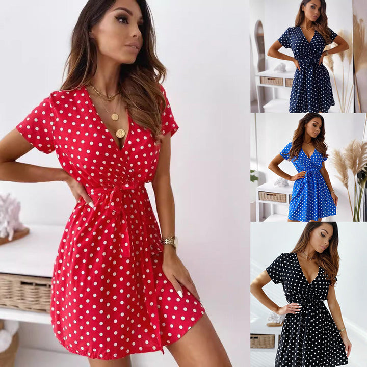 Verspieltes Polka-Dot-Minikleid zum Sommer