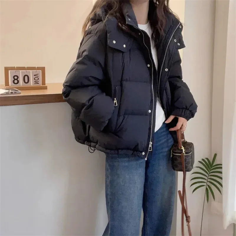 Warme Damen Winterjacke mit Kapuze in Schwarz