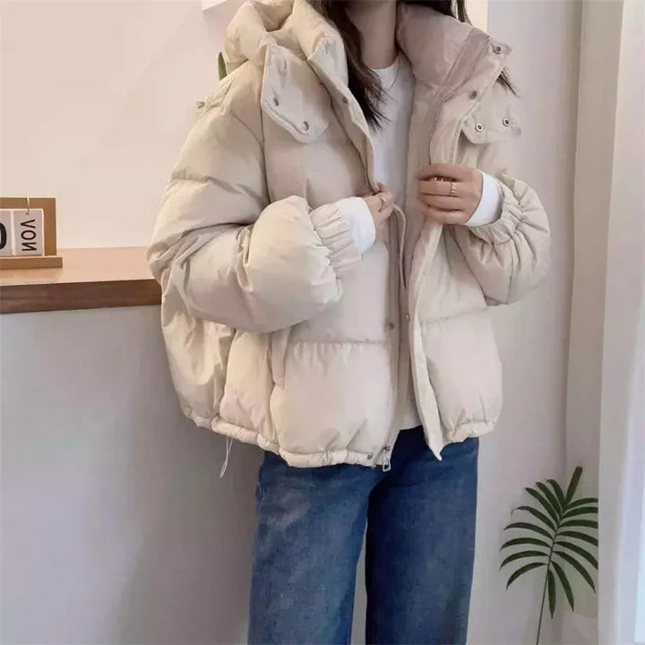Warme Damen Winterjacke mit Kapuze in Weiß