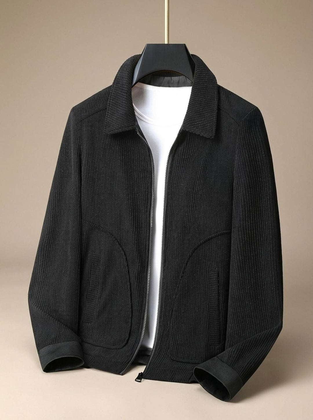 Warme Winterjacke Herren im zeitlosen Kordsamt in Schwarz