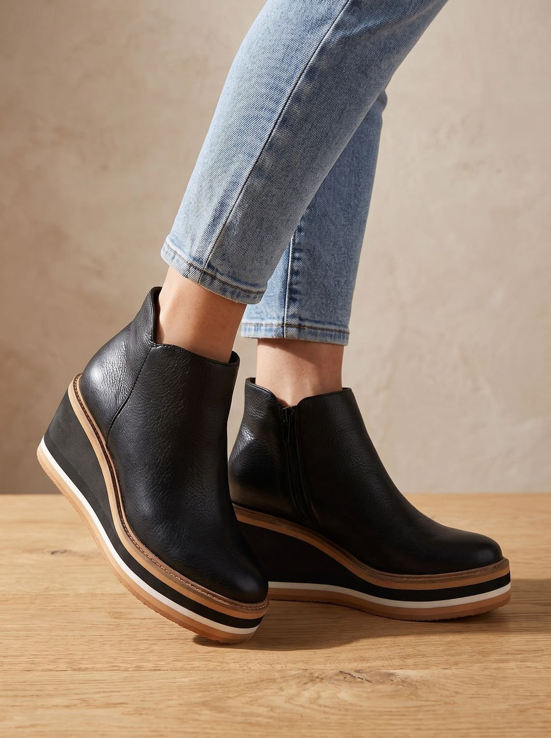 Wasserdichte Damen Stiefeletten aus Kunstleder mit Keilabsatz-Plattform (2)