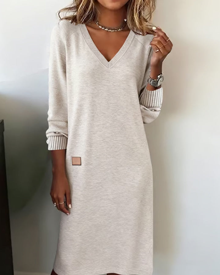 Weiches Herbstkleid in Midi-Länge in Beige