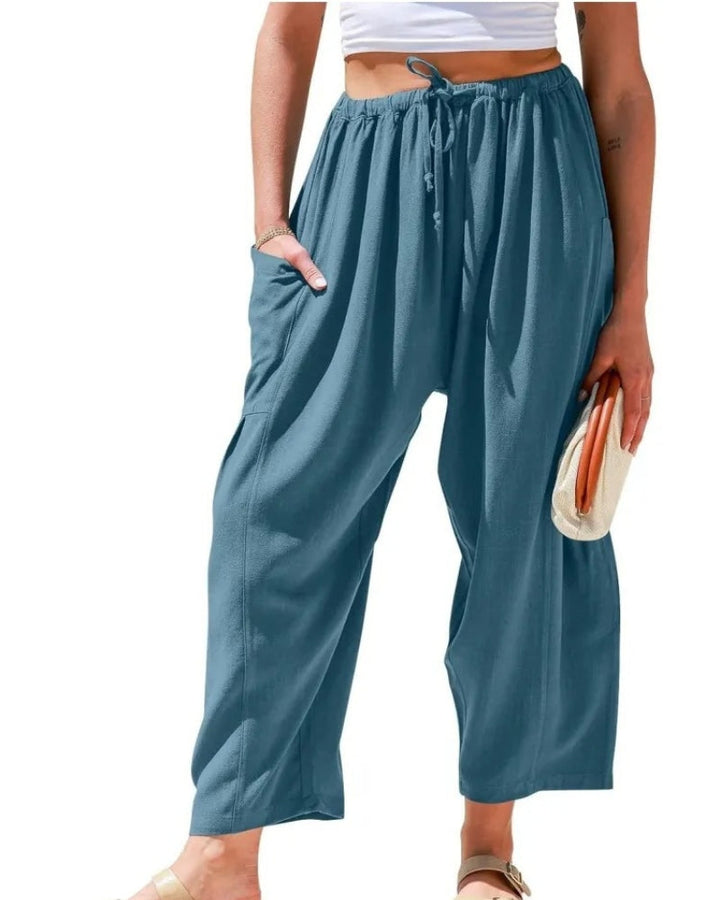 Weite Hosen in luftiger Eleganz in Seeblau