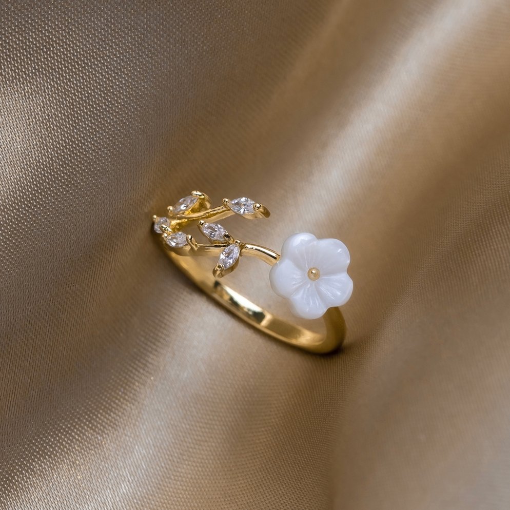 Weißer Blüten-Verstellbarer Ring