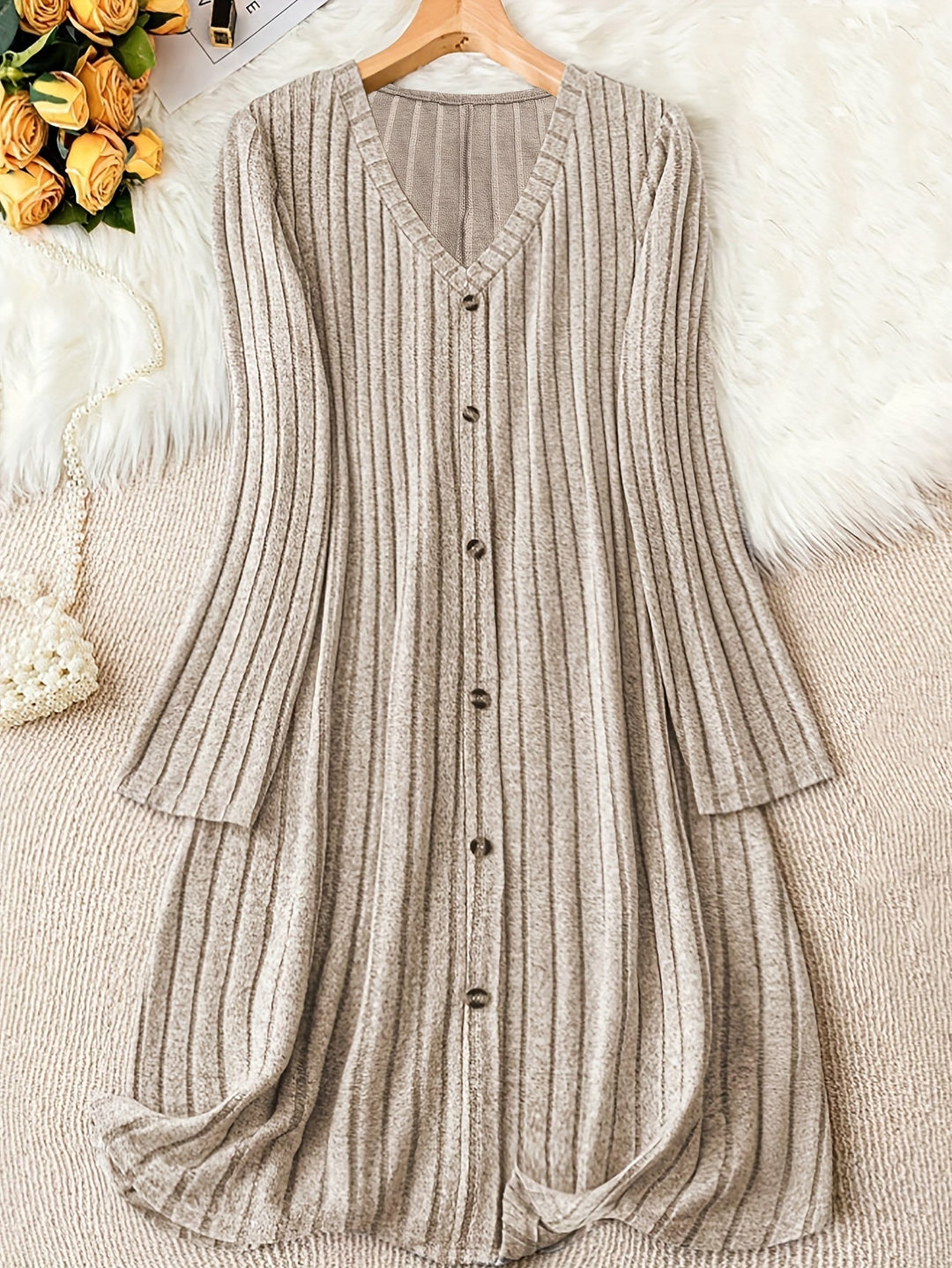 Zeitlos elegantes Herbstkleid in Khaki