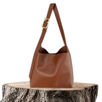 Fiona | Zeitlose Damen Handtasche mit eleganter Schnalle