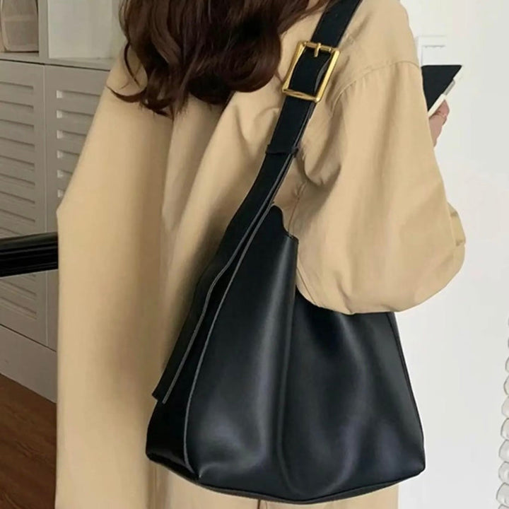 Zeitlose Damen Handtasche mit eleganter Schnalle (5)