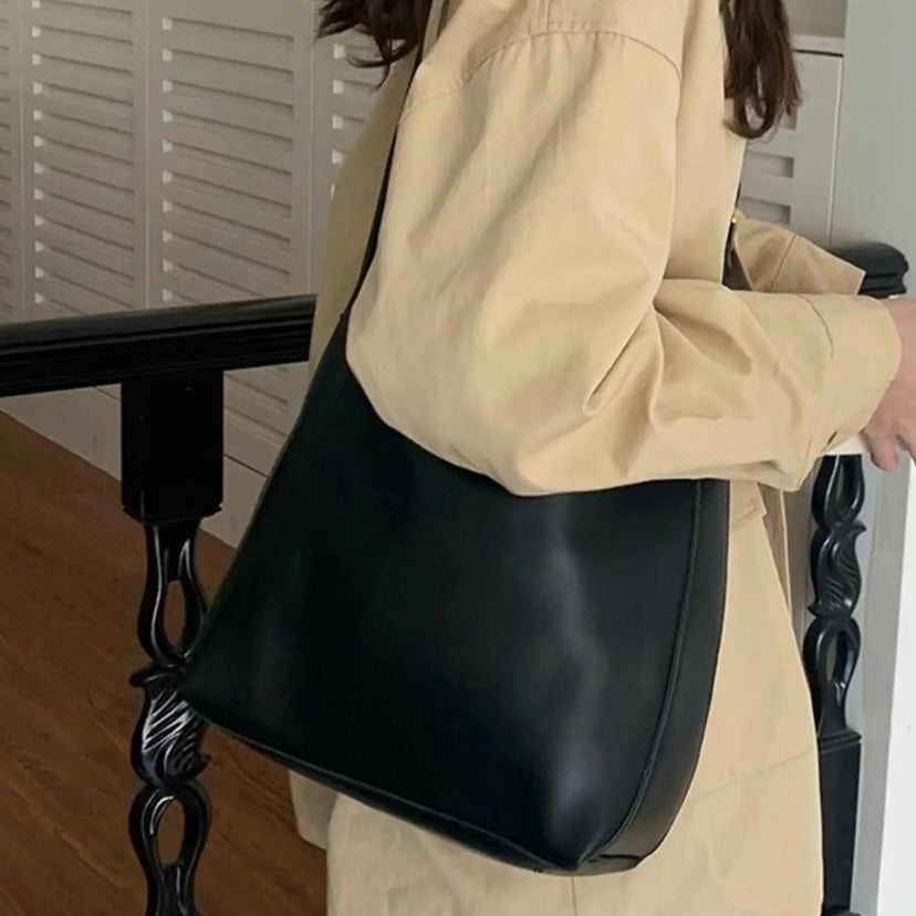 Zeitlose Damen Handtasche mit eleganter Schnalle (6)