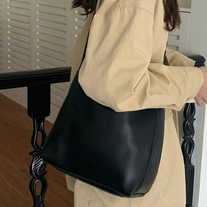 Zeitlose Damen Handtasche mit eleganter Schnalle (6)